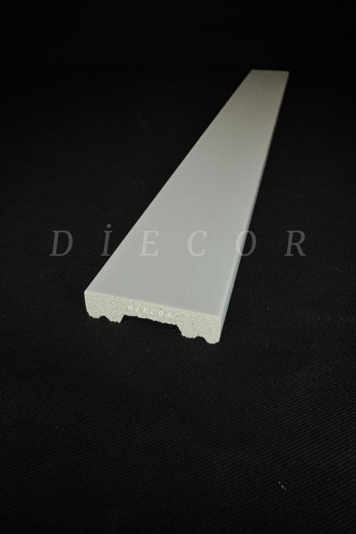 Dekoratif Boyanabilir Montaja Hazır 4 cm Modern Duvar Çıtası Tasarımı